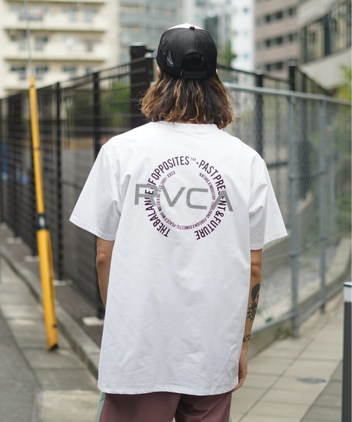 RVCA（ルーカ）の「【オンライン限定】RVCA メンズ 【SURF TEE】 VA LEVELS TEE ラッシュガード【2023年春夏モデル】/ルーカ半袖ラッシュガード(水着)（ラッシュガード・メンズ・ホワイト/ブラック・LARGE/MEDIUM/XX-LARGE/SMALL/X-LARGE）」の2枚目の写真