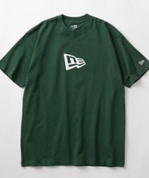 NEW ERA（ニューエラ）の「【NEW ERA/ニューエラ】Flag Logo Mid ダークグリーン×ホワイト  プリント 半袖クルーネックTシャツ/ レギュラーフィット/ダークグリーン（Tシャツ/カットソー）」