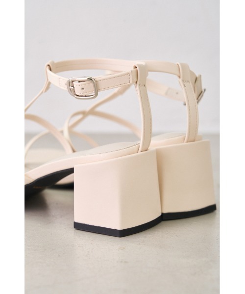 AZUL by moussy(アズールバイマウジー)の「T-STRAP SANDALS/Tストラップサンダル(サンダル・レディース・ブラック/シルバー/イエロー/アイボリー・LARGE/LL/MEDIUM/SMALL)」の8枚目の写真