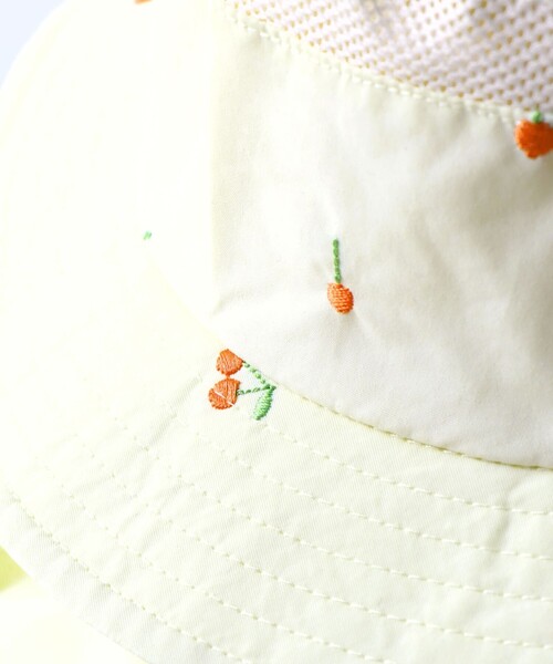 BRANSHES（ブランシェス）の「日よけ付きアウトドアハット【チェリー/レモン/恐竜/星】（ハット・キッズ・アイボリー/チャコールグレー/レモンイエロー/ベージュ・50cm/56cm/52cm/54cm）」の9枚目の写真