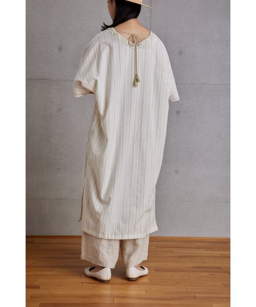 Fanaka(ファナカ)の「ストライプ刺繍カフタンワンピース(ワンピース・レディース・ベージュ/グレー・FREE)」の11枚目の写真