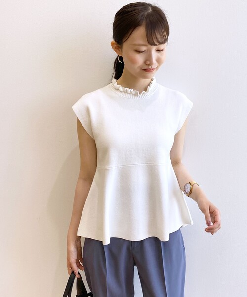 index（インデックス）の「◆オーガニックコットン バックシャンペプラムフェイクパールニット【UVケア・洗濯機で洗える】（ニット/セーター・レディース・レモンイエロー/ホワイト系/ブルー系7/ネイビー・36/38/40/42）」の2枚目の写真