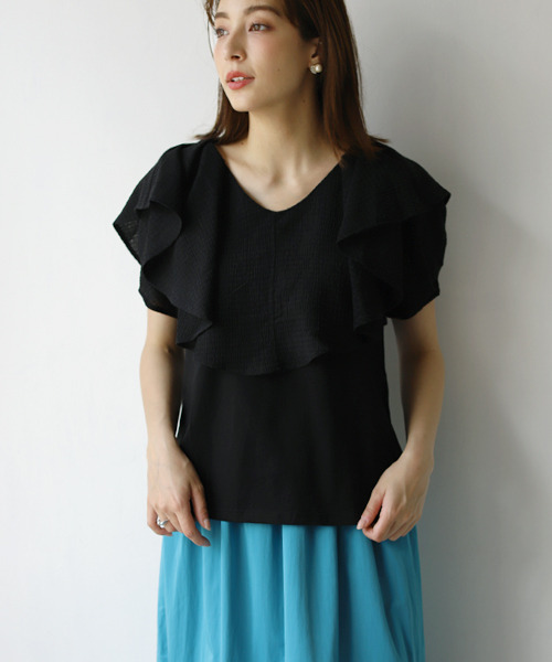 REAL CUBE（リアルキューブ）の「異素材切替えフリルカラートップス（Tシャツ/カットソー・レディース・ブラック/オフホワイト/モカ・M）」の2枚目の写真
