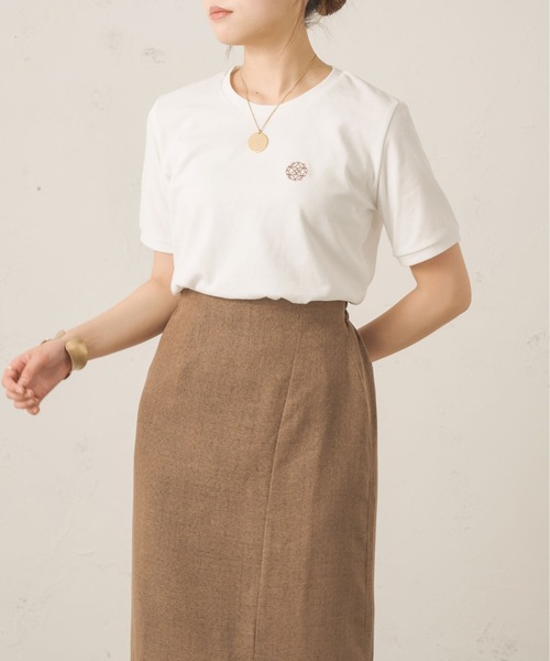 Ambre Neige（アンブルネージュ）の「アソートロゴ刺繍Ｔ／【WEB/EC限定商品】（Tシャツ/カットソー・レディース・アイボリー/オフホワイト・FREE）」の5枚目の写真