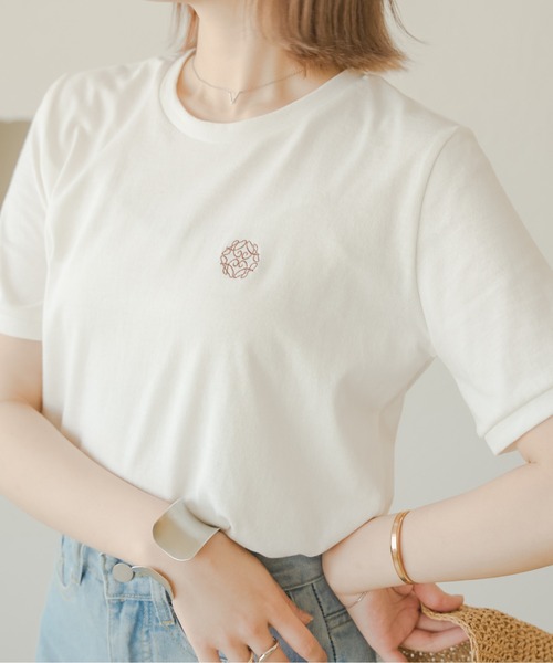 Ambre Neige（アンブルネージュ）の「アソートロゴ刺繍Ｔ／【WEB/EC限定商品】（Tシャツ/カットソー・レディース・アイボリー/オフホワイト・FREE）」の18枚目の写真