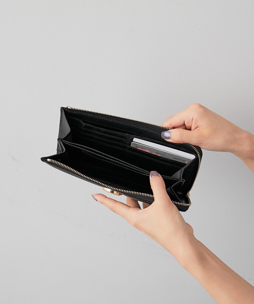 メ*メ様 完売品　牛革・オーバルチャーム長財布　イアパピヨネ　長財布　ネイビー ear PAPILLONNER（イアパピヨネ）の「《WEB限定カラーあり》牛革