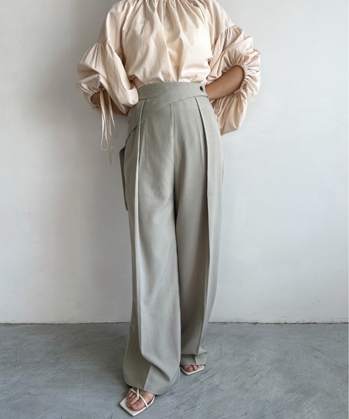 Olu.(オルドット)の「ウエストデザインタックパンツ(その他パンツ・レディース・カーキ/ブラック・1/0)」の20枚目の写真