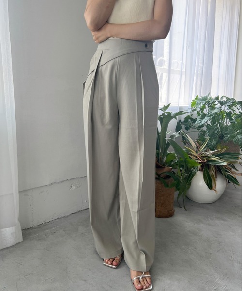Olu.(オルドット)の「ウエストデザインタックパンツ(その他パンツ・レディース・カーキ/ブラック・1/0)」の4枚目の写真