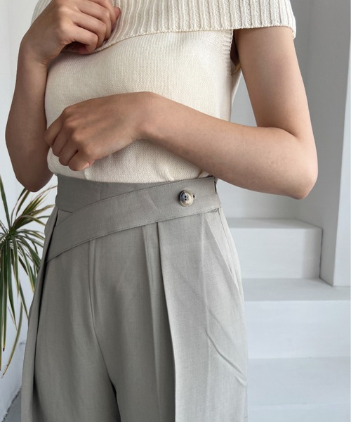 Olu.(オルドット)の「ウエストデザインタックパンツ(その他パンツ・レディース・カーキ/ブラック・1/0)」の13枚目の写真