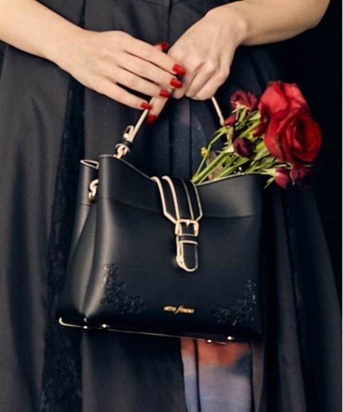 axes femme(アクシーズファム)の「ベルトデザイン型押しバッグ(ハンドバッグ・レディース・ブラック/ブルーグリーン/グレイッシュベージュ・FREE)」の2枚目の写真