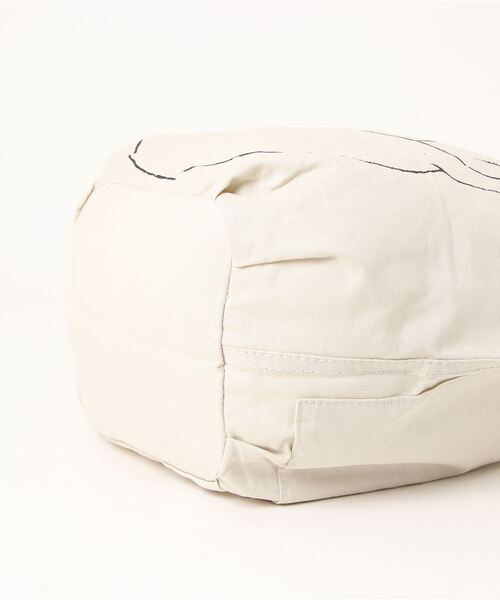 ROOTOTE(ルートート)の「ルートート/コットン ねこ柄 折りたたみ エコバッグ ミニ NA.ルーショッパーミニ.マルシェーC(エコバッグ/サブバッグ・レディース・ベージュ系その他/アイボリー/ブルー系その他・FREE)」の6枚目の写真