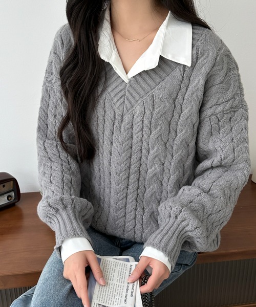 emi+(エミプラス)の「Vネックローゲージケーブルニットプルオーバー(ニット/セーター・レディース・ライトブルー/ブルー/ライトグリーン/アイボリー/グレー・FREE)」の13枚目の写真