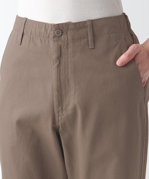 無印良品（ムジルシリョウヒン）の「ムラ糸チノレギュラーパンツ　股下８２ｃｍ（チノパンツ・メンズ・ライトベージュ/カーキ系5/ブラウン系1/ブラック・85/76/82/70/88/79/73）」の16枚目の写真