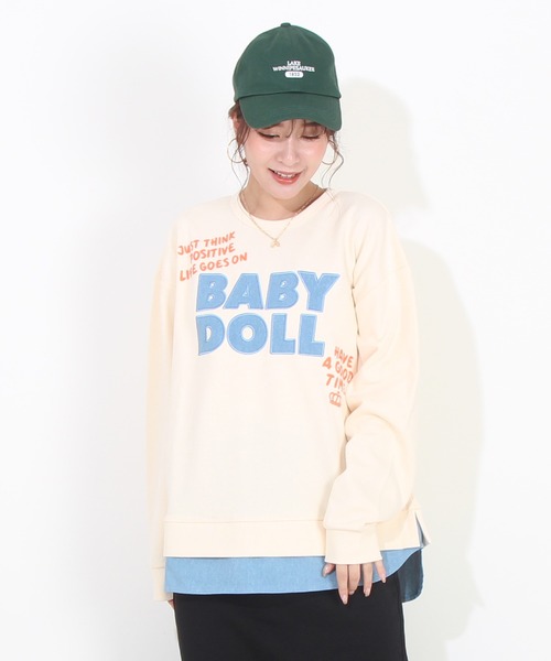 BABYDOLL(ベビードール)の「親子お揃い デニムワッペントレーナー 8728A(スウェット・レディース・オフホワイト/ブラック・M/L/XL/S)」の1枚目の写真