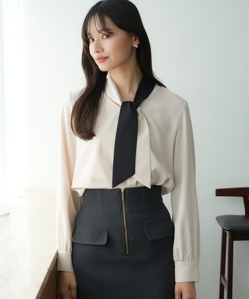 TRUDEA（トルディア）の「アシンメトリー配色ボウタイブラウス（シャツ/ブラウス・レディース・ブラウン/ベージュ/ホワイト・MEDIUM/LARGE）」の3枚目の写真