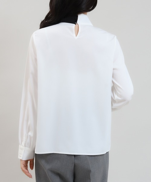 TRUDEA（トルディア）の「アシンメトリー配色ボウタイブラウス（シャツ/ブラウス・レディース・ブラウン/ベージュ/ホワイト・MEDIUM/LARGE）」の4枚目の写真