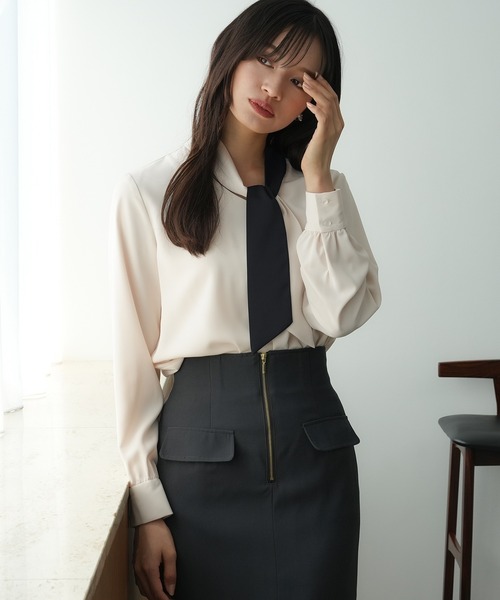 TRUDEA（トルディア）の「アシンメトリー配色ボウタイブラウス（シャツ/ブラウス・レディース・ブラウン/ベージュ/ホワイト・MEDIUM/LARGE）」の21枚目の写真