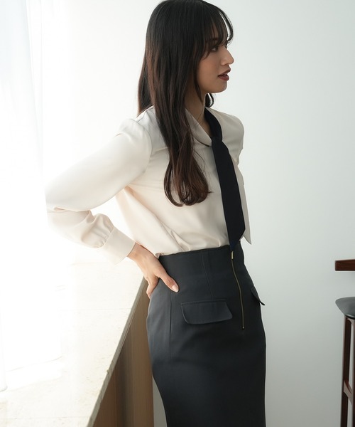 TRUDEA（トルディア）の「アシンメトリー配色ボウタイブラウス（シャツ/ブラウス・レディース・ブラウン/ベージュ/ホワイト・MEDIUM/LARGE）」の22枚目の写真