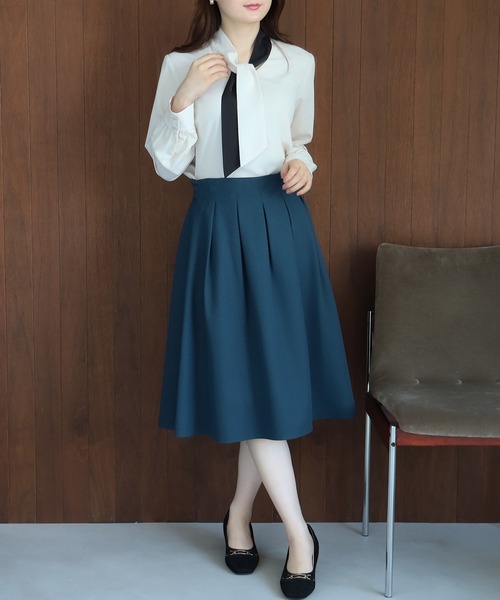 TRUDEA（トルディア）の「アシンメトリー配色ボウタイブラウス（シャツ/ブラウス・レディース・ブラウン/ベージュ/ホワイト・MEDIUM/LARGE）」の17枚目の写真