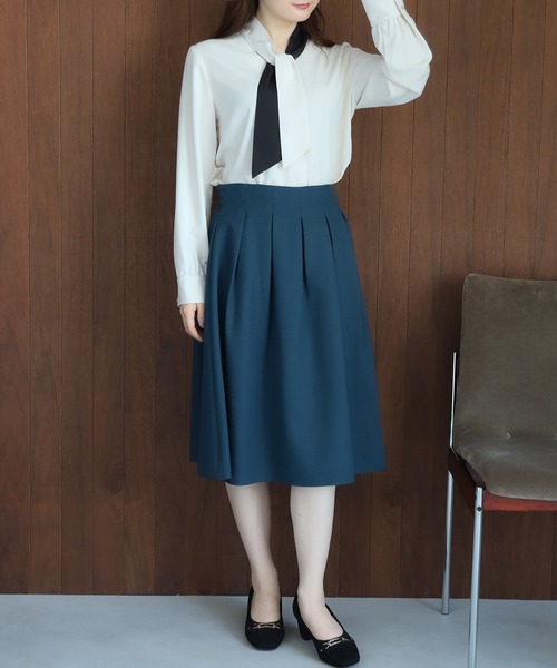 TRUDEA（トルディア）の「アシンメトリー配色ボウタイブラウス（シャツ/ブラウス・レディース・ブラウン/ベージュ/ホワイト・MEDIUM/LARGE）」の19枚目の写真