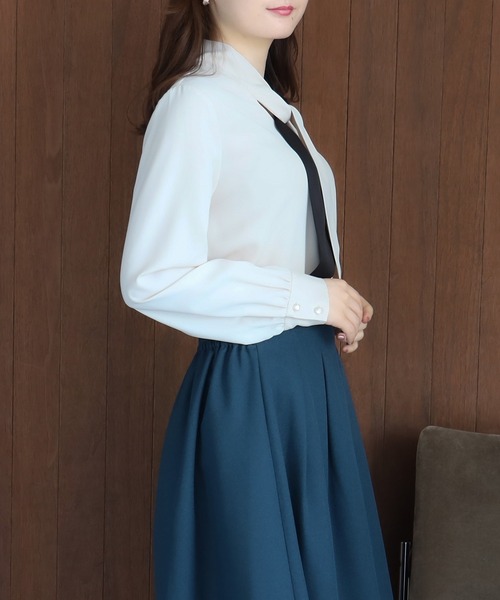 TRUDEA（トルディア）の「アシンメトリー配色ボウタイブラウス（シャツ/ブラウス・レディース・ブラウン/ベージュ/ホワイト・MEDIUM/LARGE）」の14枚目の写真