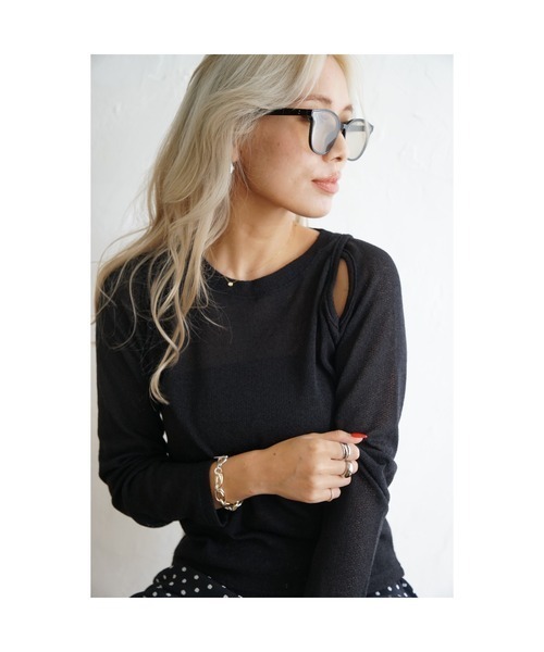 ODORATA(オドラタ)の「【ODORATA】 オープンショルダーPO(Tシャツ/カットソー・レディース・アイボリー/ブラック・FREE)」の2枚目の写真