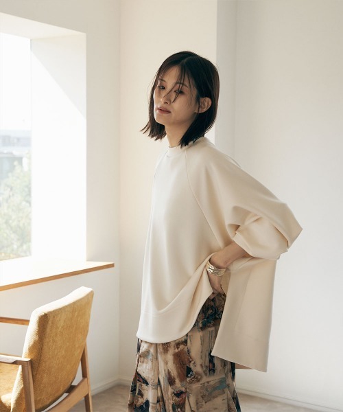 marjour（マージュール）の「OTONA DOLMAN SLEEVE SWEAT（スウェット・レディース・ブラック/アイボリー・S/M）」の13枚目の写真
