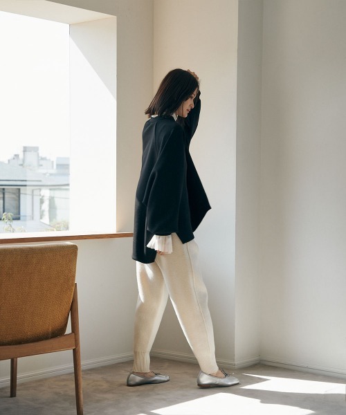 marjour（マージュール）の「OTONA DOLMAN SLEEVE SWEAT（スウェット・レディース・ブラック/アイボリー・S/M）」の17枚目の写真