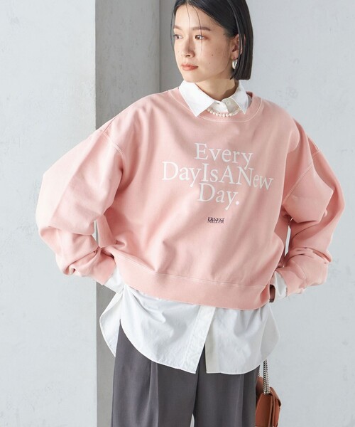 Odub(オーダブ)の「【SHIPS別注】Odub:クロップド ロゴ スウェット 24SS(スウェット・レディース・ライトグレー/ピンク・ONE SIZE)」の2枚目の写真