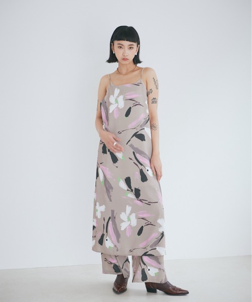 ROSE BUD（ローズバッド）の「ペイントフラワープリントキャミ