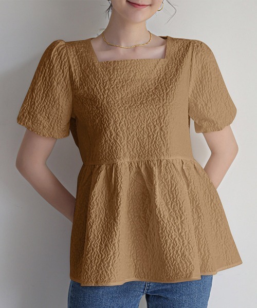 Miniministore(ミニミニストア)の「ペプラムブラウス スクエアネックトップス半袖(シャツ/ブラウス・レディース・ブラック/ブルー/ホワイト/クリーム/ライトブラウン・FREE)」の4枚目の写真