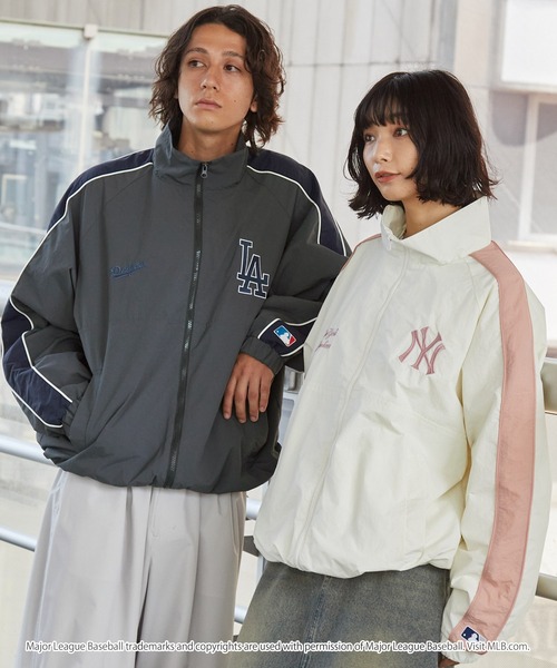 パドレスブラウンナイロンジャケット Mサイズ JK976 パドレスブラウンナイロンジャケット Mサイズ JK976 MLB