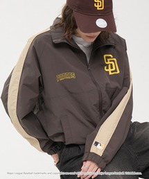 MLB（メジャーリーグベースボール）の「MLB/メジャーリーグベースボール 別注 ワッペン刺繍 オーバーサイズ スタンドネック サイドライン ナイロントラックジャケット（ナイロンジャケット）」