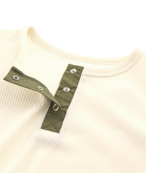 ANAP(アナップ)の「ヘンリーネック異素材切替トップス(Tシャツ/カットソー・レディース・アイボリー/カーキ/ブラック・FREE)」の4枚目の写真