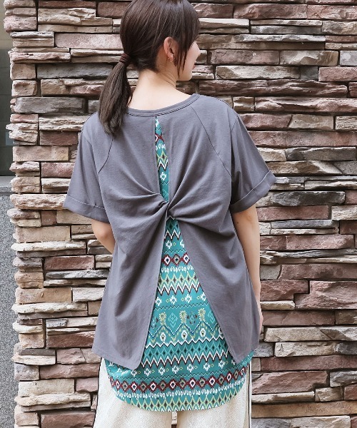 チチカカ（チチカカ）の「ツイストフェイクレイヤードプルオーバー（Tシャツ/カットソー・レディース・オレンジ/チャコールグレー/ネイビー・FREE）」の2枚目の写真