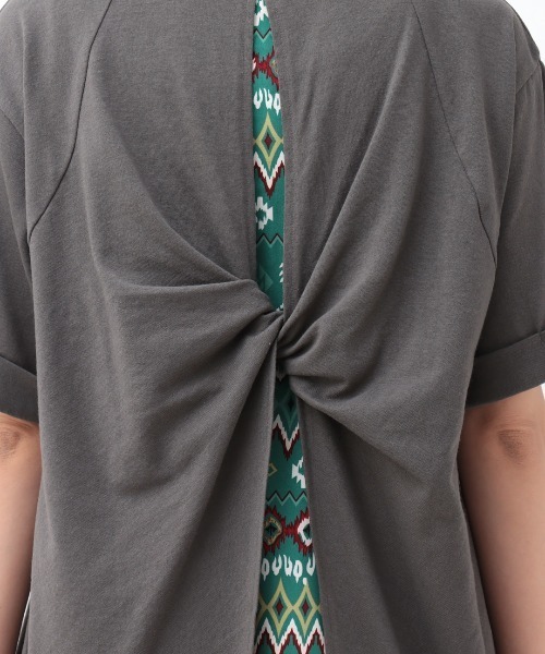 チチカカ（チチカカ）の「ツイストフェイクレイヤードプルオーバー（Tシャツ/カットソー・レディース・オレンジ/チャコールグレー/ネイビー・FREE）」の7枚目の写真