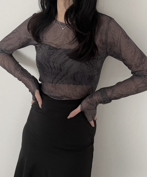 Reurie'(レウリィ)の「シアーニュアンスプリントトップス/sheer nuance pattern top 長袖 クルーネック シースルー 透け感 パターン マーブル ニュアンス 線画 カジュアル 韓国 Y2K 重ね着 レイヤード チャコールグレー グレー モノトーン 大人モノトーン(Tシャツ/カットソー・レディース・ライトグレー/ホワイト/チャコールグレー・FREE)」の3枚目の写真