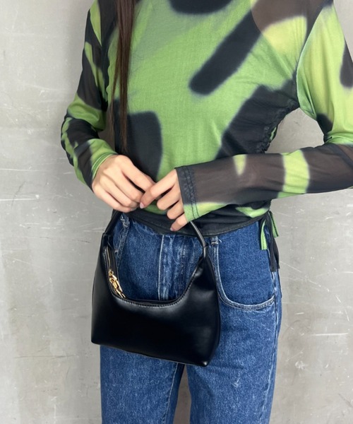 ｔｏｌｅｎｅ（トレネ）の「フェイクレザーワンハンドルハンドバッグ（ハンドバッグ・レディース・シルバー/ブラック/ホワイト・ONE SIZE）」の10枚目の写真