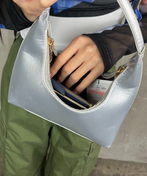 ｔｏｌｅｎｅ（トレネ）の「フェイクレザーワンハンドルハンドバッグ（ハンドバッグ・レディース・シルバー/ブラック/ホワイト・ONE SIZE）」の15枚目の写真