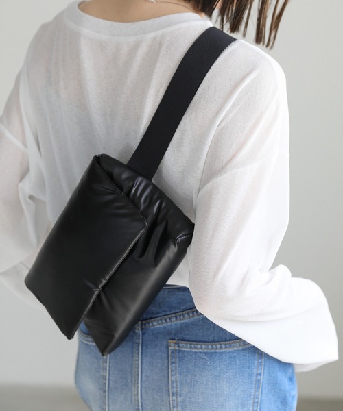 select MOCA(セレクトモカ)の「パテッドボディバッグ(ボディバッグ/ウエストポーチ・レディース・ブラック/アイボリー・FREE)」の7枚目の写真