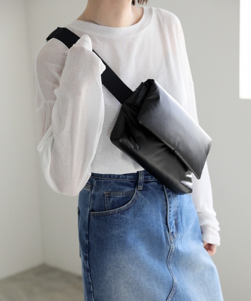 select MOCA(セレクトモカ)の「パテッドボディバッグ(ボディバッグ/ウエストポーチ・レディース・ブラック/アイボリー・FREE)」の5枚目の写真