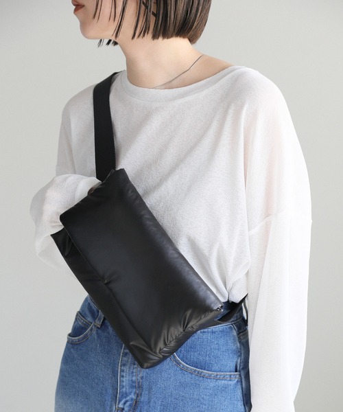 select MOCA(セレクトモカ)の「パテッドボディバッグ(ボディバッグ/ウエストポーチ・レディース・ブラック/アイボリー・FREE)」の6枚目の写真