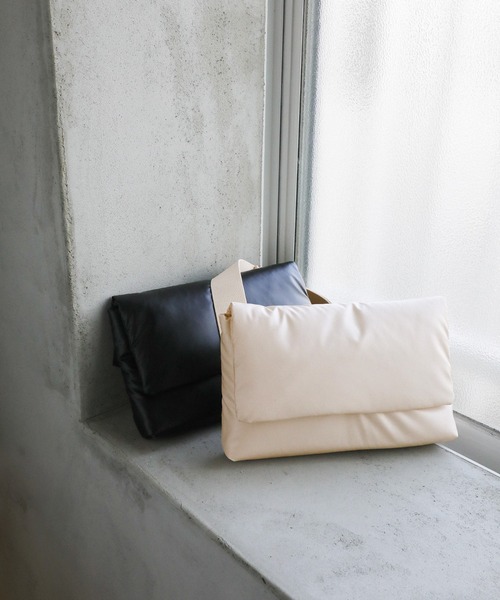 select MOCA(セレクトモカ)の「パテッドボディバッグ(ボディバッグ/ウエストポーチ・レディース・ブラック/アイボリー・FREE)」の14枚目の写真