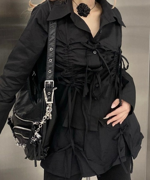 Never mind the XU / Chikashitsu+（ネバーマインド ザ エックスユー / チカシツプラス）の「韓国ファッション nmtc + エヌエムティーシープラス ribbon crop shirt リボンシャツ リボンブラウス 長袖トップス 長袖シャツ カットソー シャーリングトップス バレエコア Y2Kファッション（シャツ/ブラウス・レディース・ブラック/ホワイト/ライトピンク・ONE SIZE）」の3枚目の写真