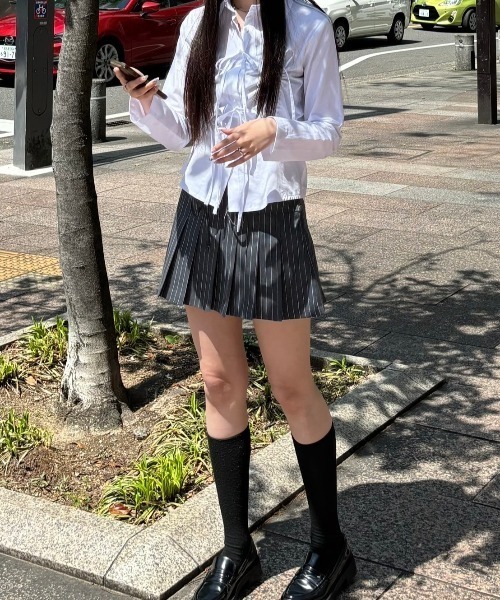 Never mind the XU / Chikashitsu+（ネバーマインド ザ エックスユー / チカシツプラス）の「韓国ファッション nmtc + エヌエムティーシープラス ribbon crop shirt リボンシャツ リボンブラウス 長袖トップス 長袖シャツ カットソー シャーリングトップス バレエコア Y2Kファッション（シャツ/ブラウス・レディース・ブラック/ホワイト/ライトピンク・ONE SIZE）」の7枚目の写真