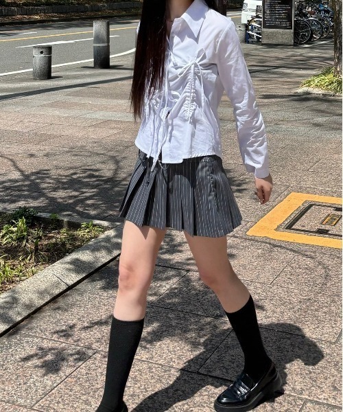 Never mind the XU / Chikashitsu+（ネバーマインド ザ エックスユー / チカシツプラス）の「韓国ファッション nmtc + エヌエムティーシープラス ribbon crop shirt リボンシャツ リボンブラウス 長袖トップス 長袖シャツ カットソー シャーリングトップス バレエコア Y2Kファッション（シャツ/ブラウス・レディース・ブラック/ホワイト/ライトピンク・ONE SIZE）」の5枚目の写真