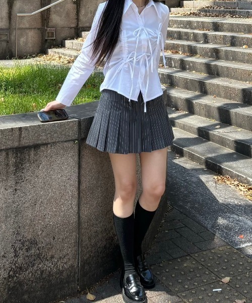 Never mind the XU / Chikashitsu+（ネバーマインド ザ エックスユー / チカシツプラス）の「韓国ファッション nmtc + エヌエムティーシープラス ribbon crop shirt リボンシャツ リボンブラウス 長袖トップス 長袖シャツ カットソー シャーリングトップス バレエコア Y2Kファッション（シャツ/ブラウス・レディース・ブラック/ホワイト/ライトピンク・ONE SIZE）」の6枚目の写真