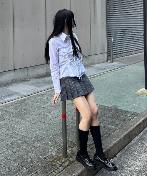 Never mind the XU / Chikashitsu+（ネバーマインド ザ エックスユー / チカシツプラス）の「韓国ファッション nmtc + エヌエムティーシープラス ribbon crop shirt リボンシャツ リボンブラウス 長袖トップス 長袖シャツ カットソー シャーリングトップス バレエコア Y2Kファッション（シャツ/ブラウス・レディース・ブラック/ホワイト/ライトピンク・ONE SIZE）」の16枚目の写真