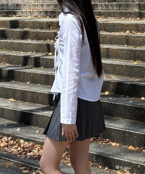 Never mind the XU / Chikashitsu+（ネバーマインド ザ エックスユー / チカシツプラス）の「韓国ファッション nmtc + エヌエムティーシープラス ribbon crop shirt リボンシャツ リボンブラウス 長袖トップス 長袖シャツ カットソー シャーリングトップス バレエコア Y2Kファッション（シャツ/ブラウス・レディース・ブラック/ホワイト/ライトピンク・ONE SIZE）」の10枚目の写真