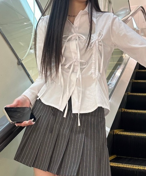 Never mind the XU / Chikashitsu+（ネバーマインド ザ エックスユー / チカシツプラス）の「韓国ファッション nmtc + エヌエムティーシープラス ribbon crop shirt リボンシャツ リボンブラウス 長袖トップス 長袖シャツ カットソー シャーリングトップス バレエコア Y2Kファッション（シャツ/ブラウス・レディース・ブラック/ホワイト/ライトピンク・ONE SIZE）」の8枚目の写真